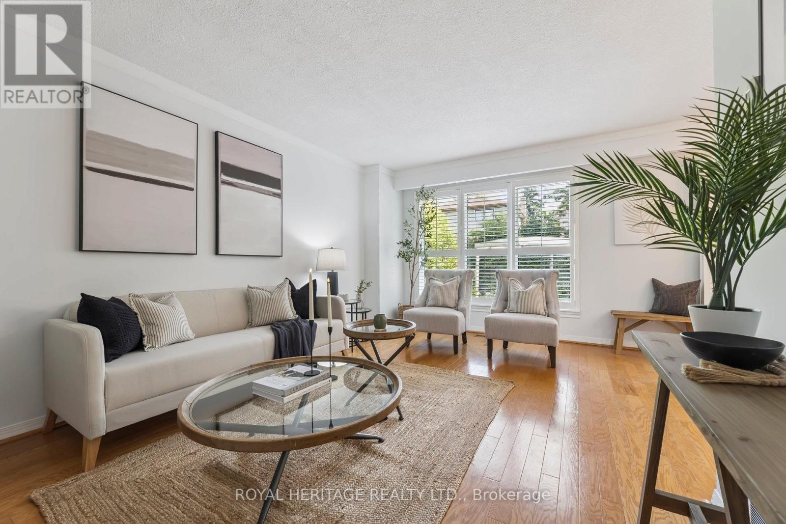 












606 STONEBRIDGE LANE

,
Pickering (West Shore),




Ontario
L1W3B3

