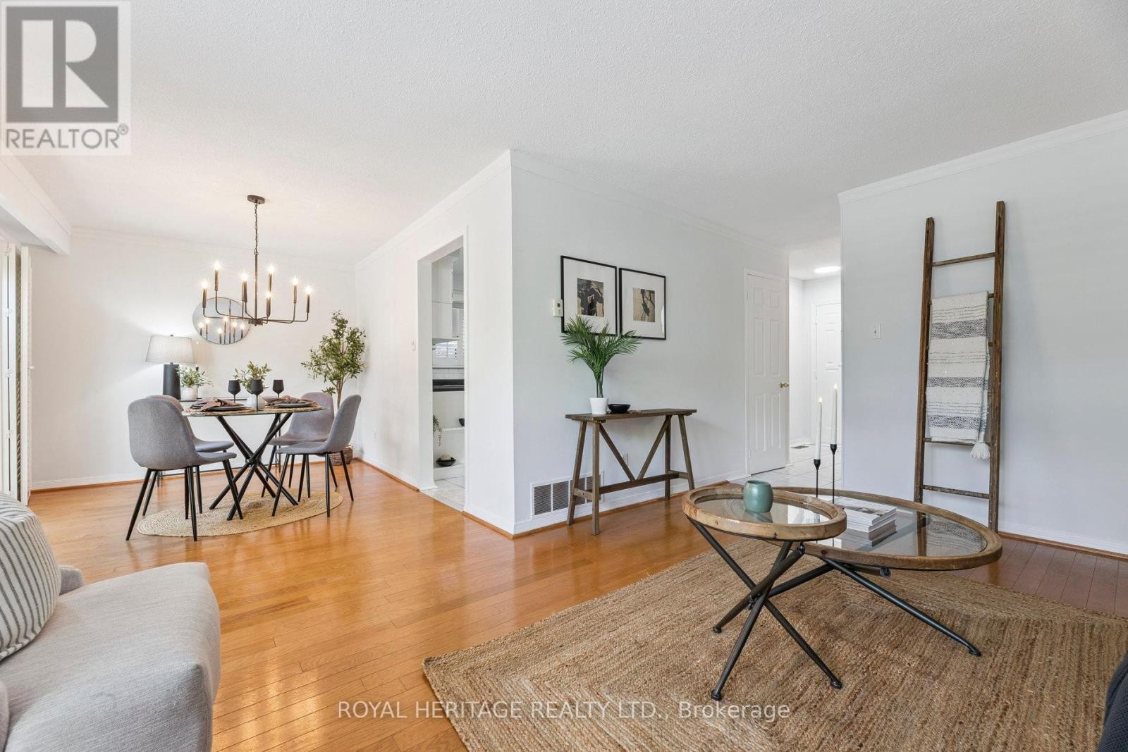 












606 STONEBRIDGE LANE

,
Pickering (West Shore),




Ontario
L1W3B3

