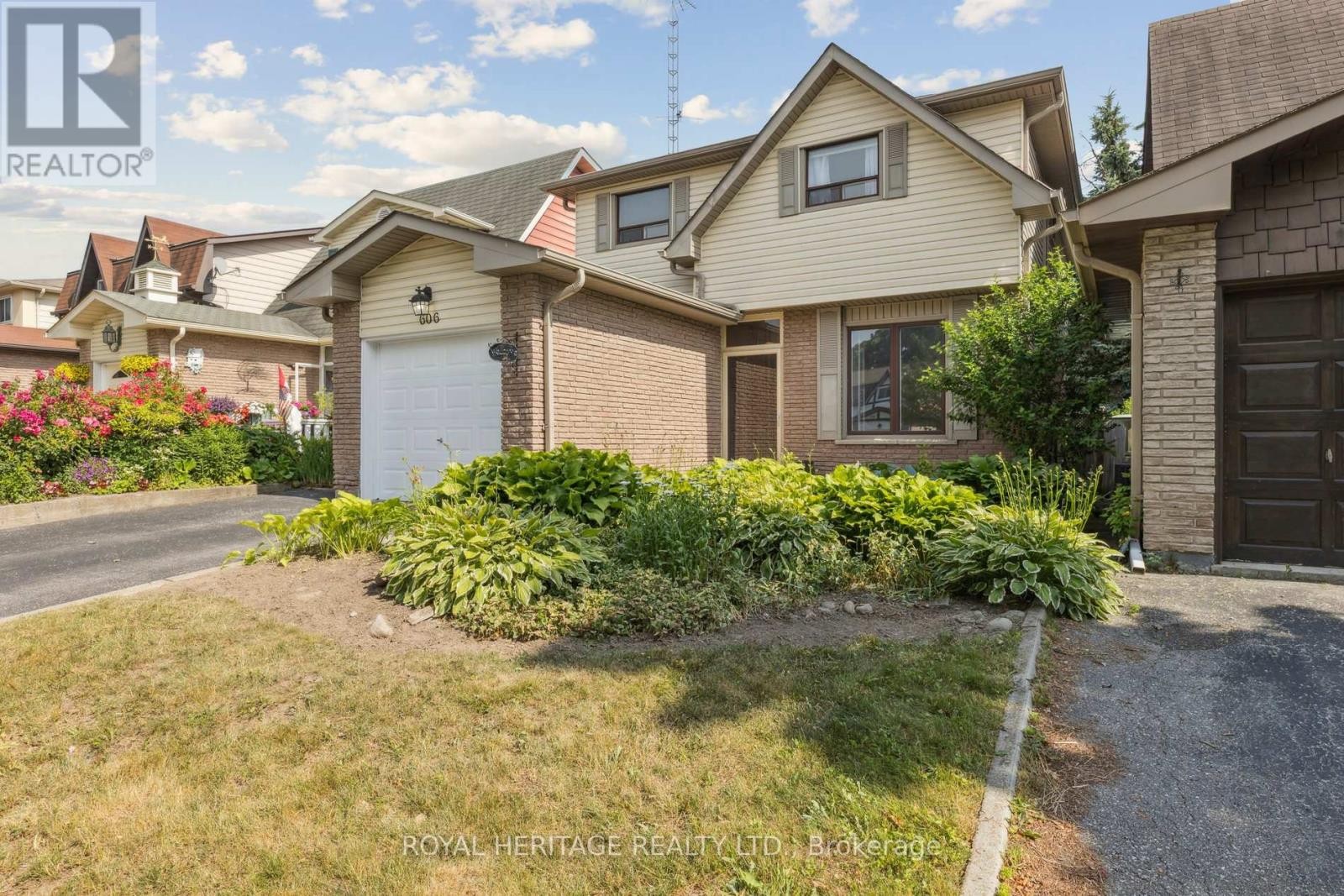 












606 STONEBRIDGE LANE

,
Pickering (West Shore),




Ontario
L1W3B3


