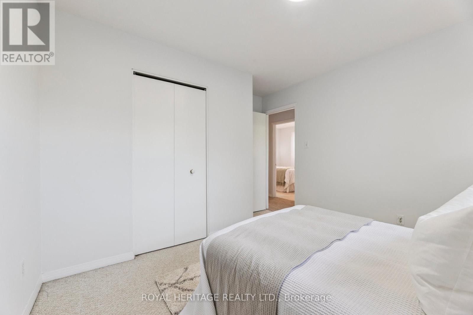 












606 STONEBRIDGE LANE

,
Pickering (West Shore),




Ontario
L1W3B3

