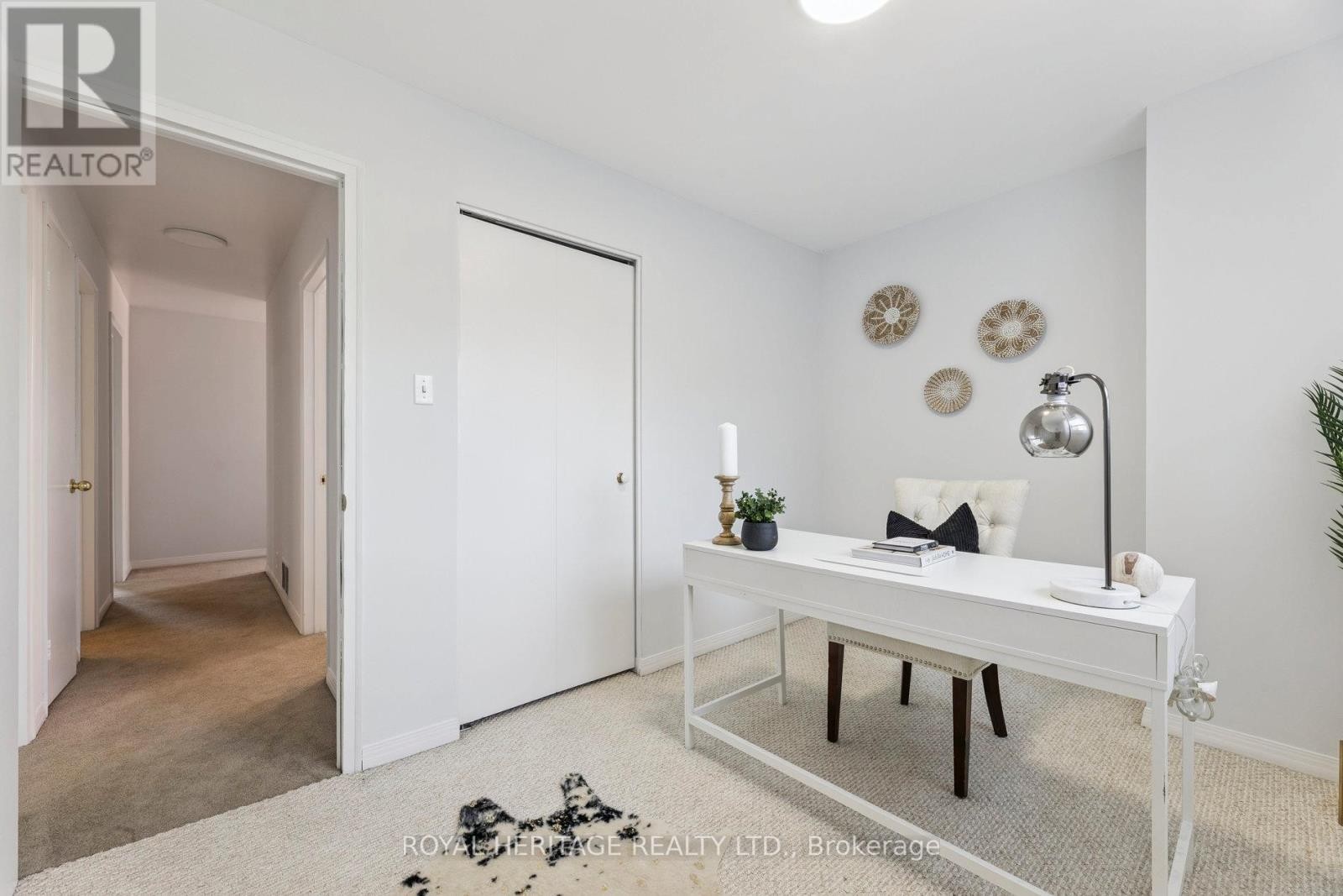 












606 STONEBRIDGE LANE

,
Pickering (West Shore),




Ontario
L1W3B3

