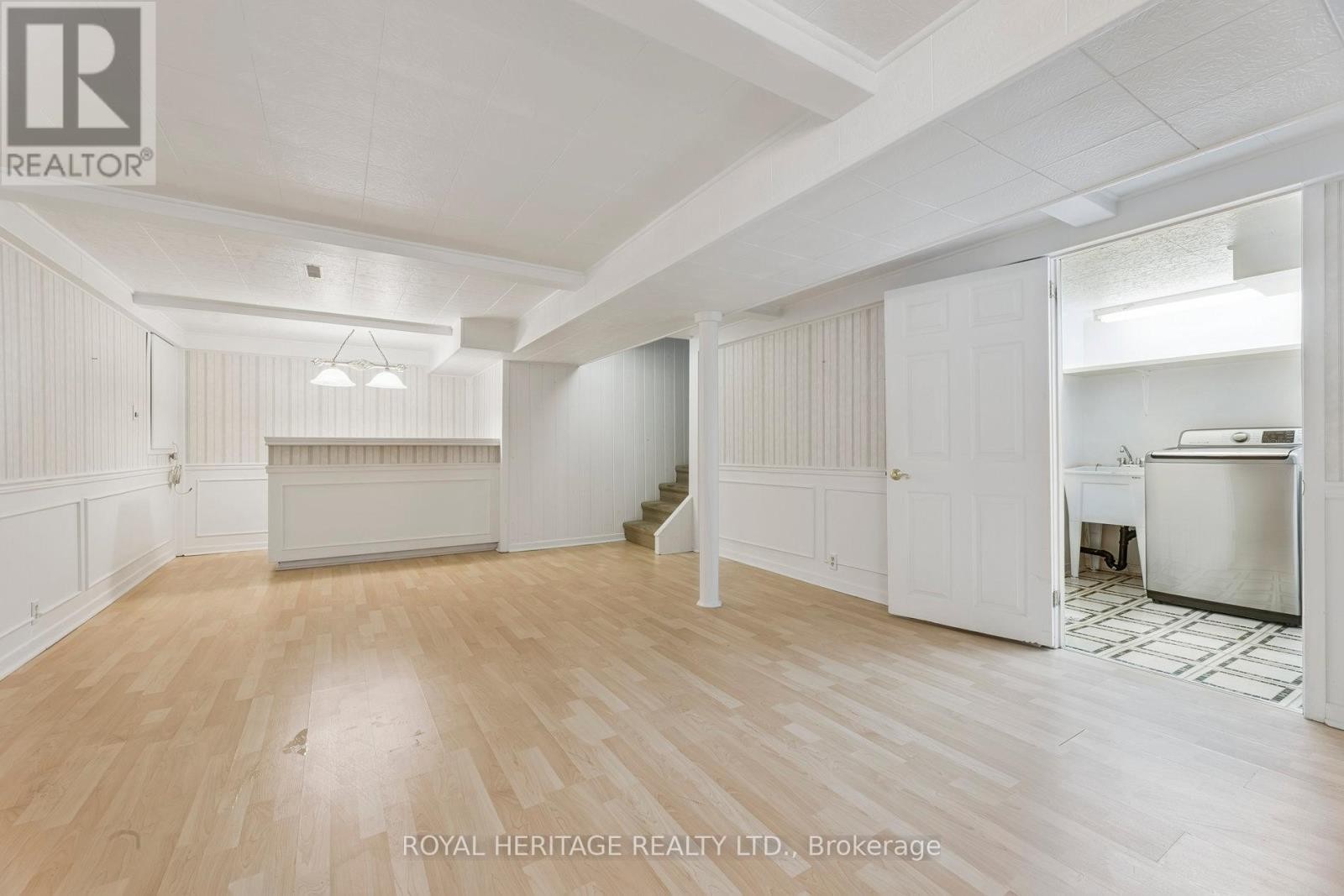 












606 STONEBRIDGE LANE

,
Pickering (West Shore),




Ontario
L1W3B3


