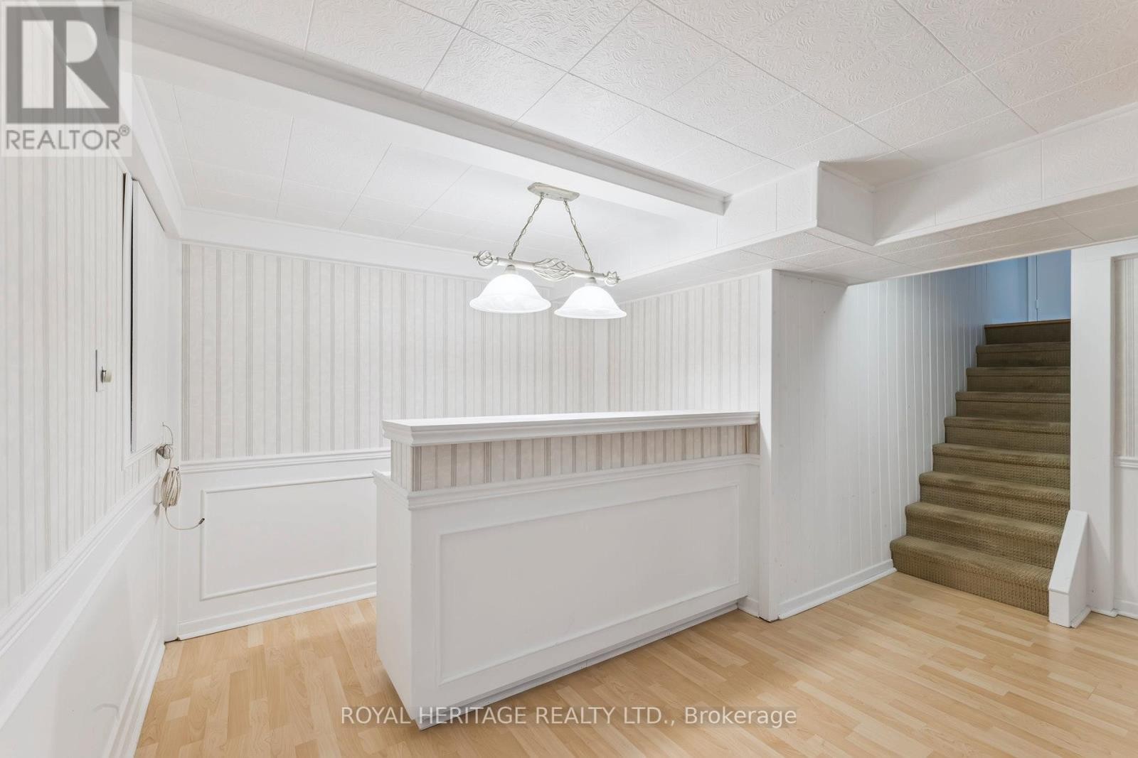 












606 STONEBRIDGE LANE

,
Pickering (West Shore),




Ontario
L1W3B3

