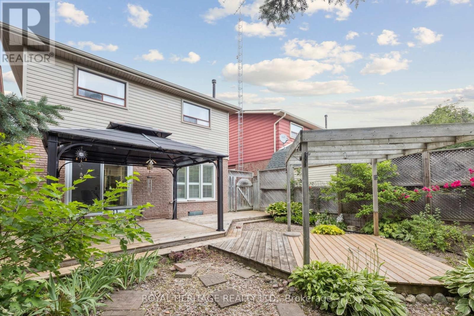 












606 STONEBRIDGE LANE

,
Pickering (West Shore),




Ontario
L1W3B3

