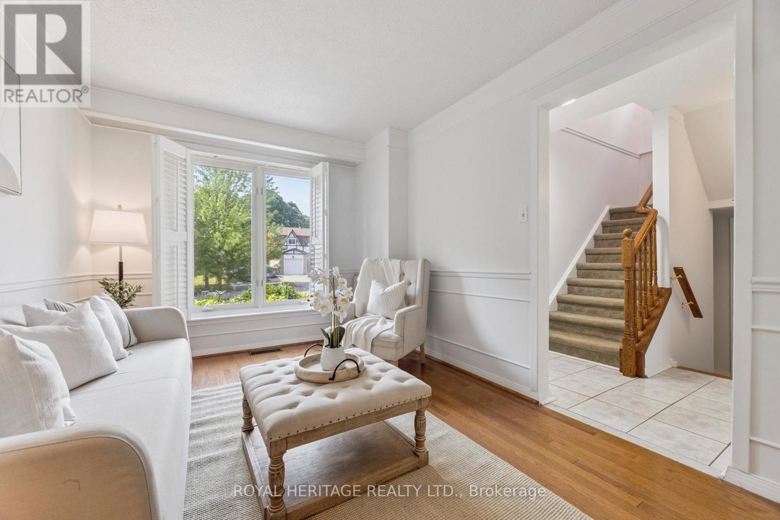 












606 STONEBRIDGE LANE

,
Pickering (West Shore),




Ontario
L1W3B3

