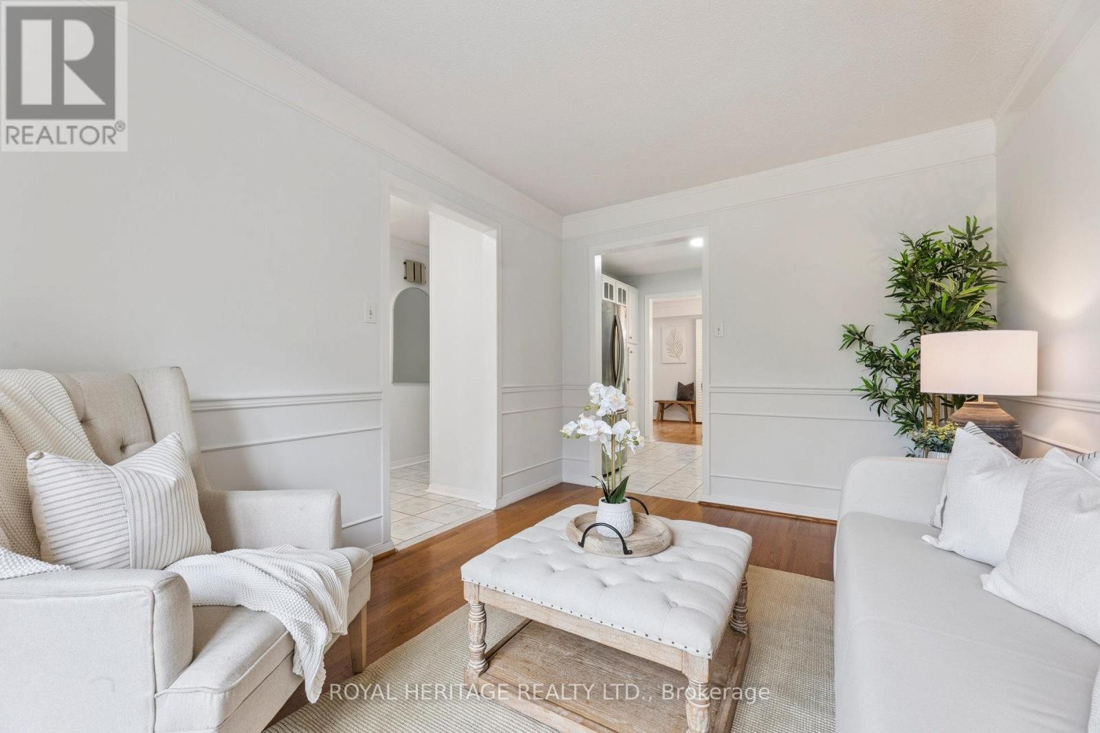 












606 STONEBRIDGE LANE

,
Pickering (West Shore),




Ontario
L1W3B3

