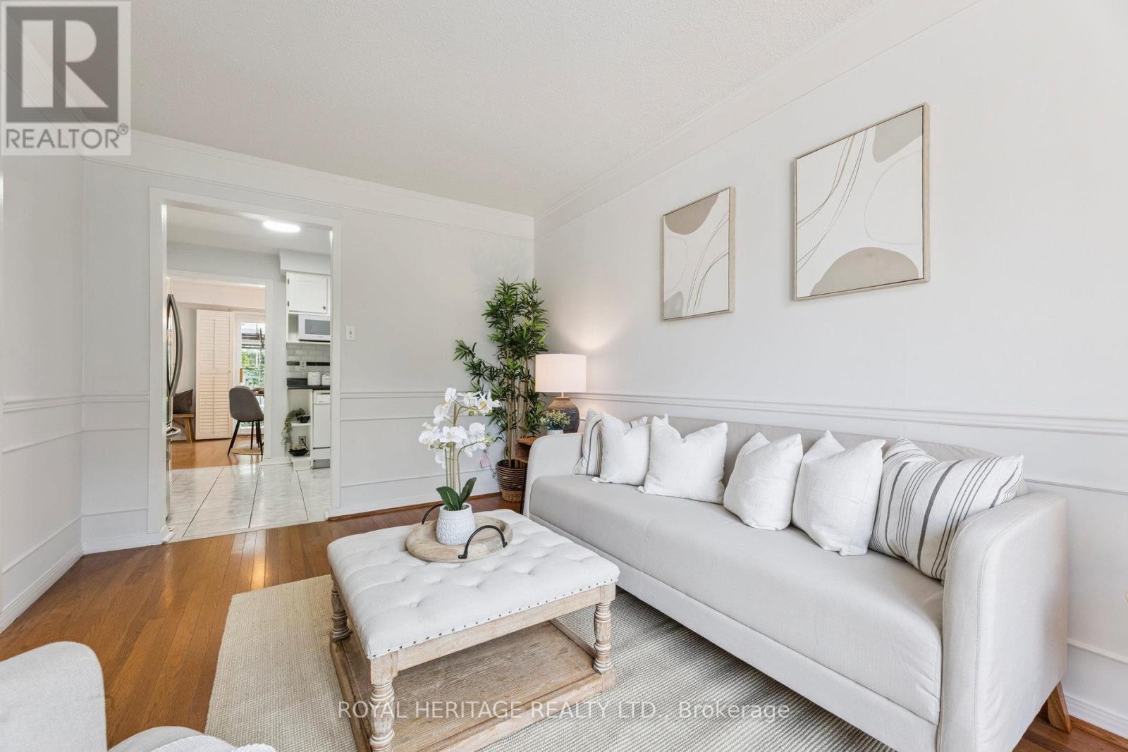 












606 STONEBRIDGE LANE

,
Pickering (West Shore),




Ontario
L1W3B3

