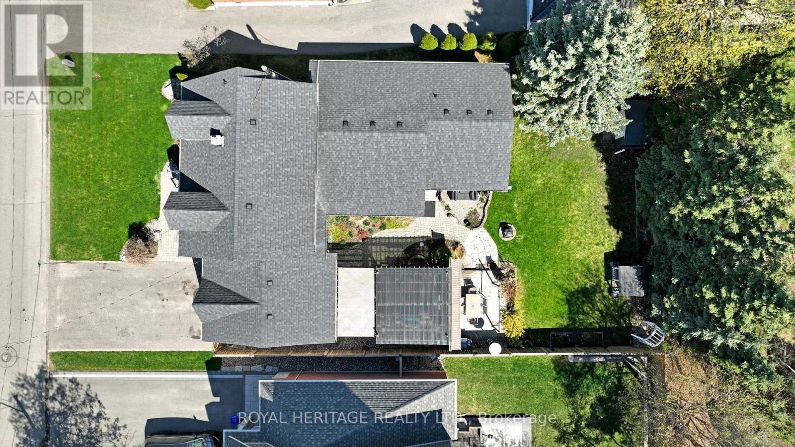 












11 DURHAM STREET

,
Whitby (Brooklin),




Ontario
L1M1A5

