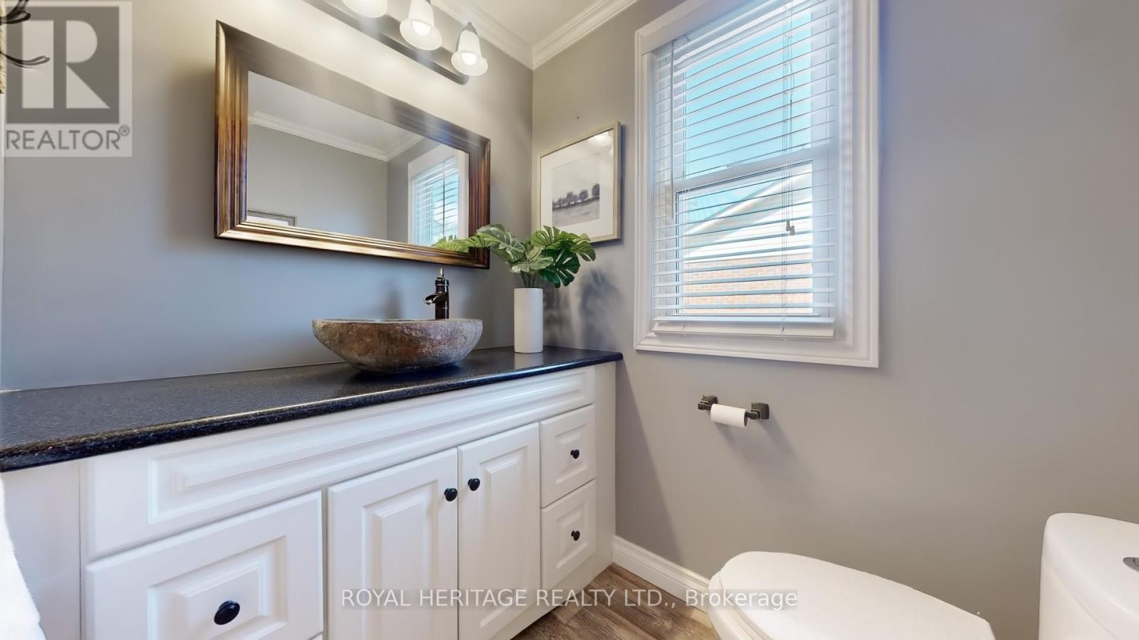 












11 DURHAM STREET

,
Whitby (Brooklin),




Ontario
L1M1A5


