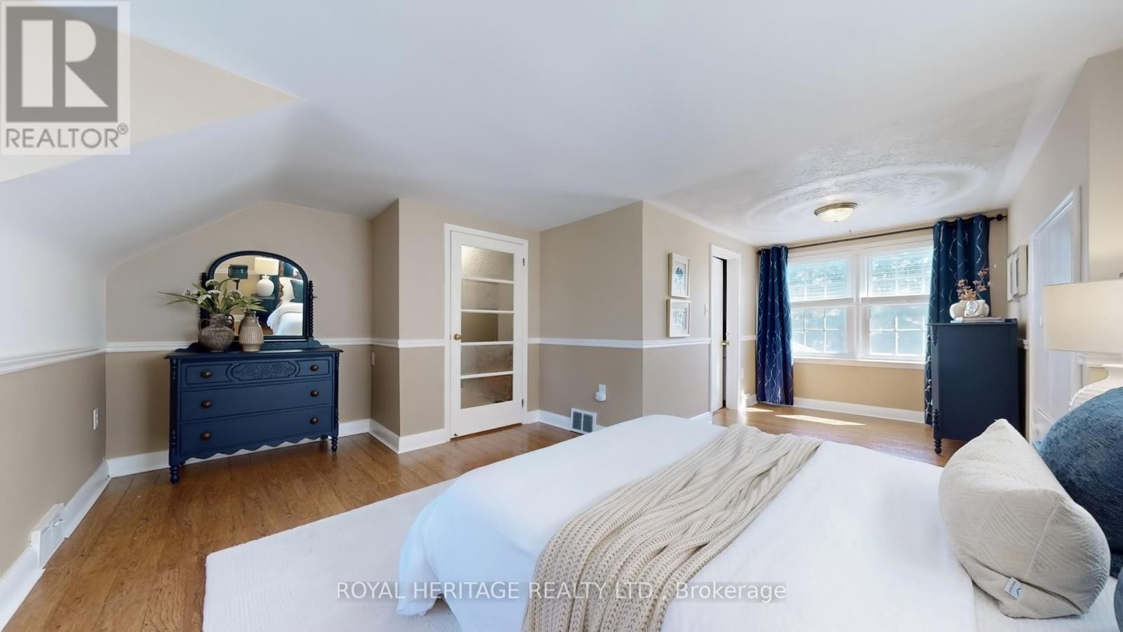 












11 DURHAM STREET

,
Whitby (Brooklin),




Ontario
L1M1A5

