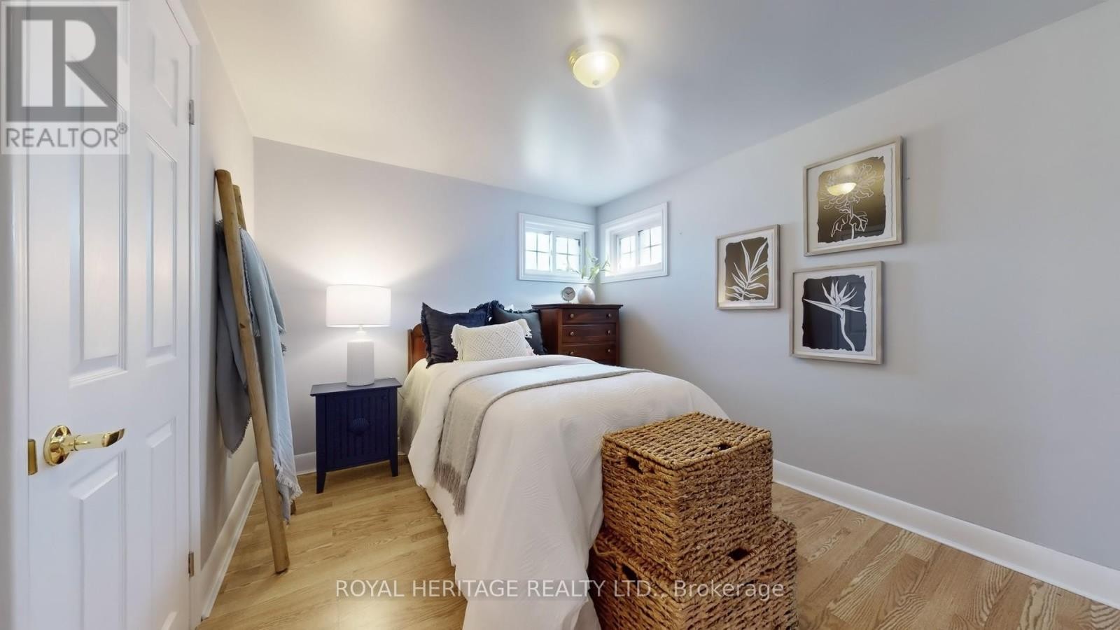 












11 DURHAM STREET

,
Whitby (Brooklin),




Ontario
L1M1A5

