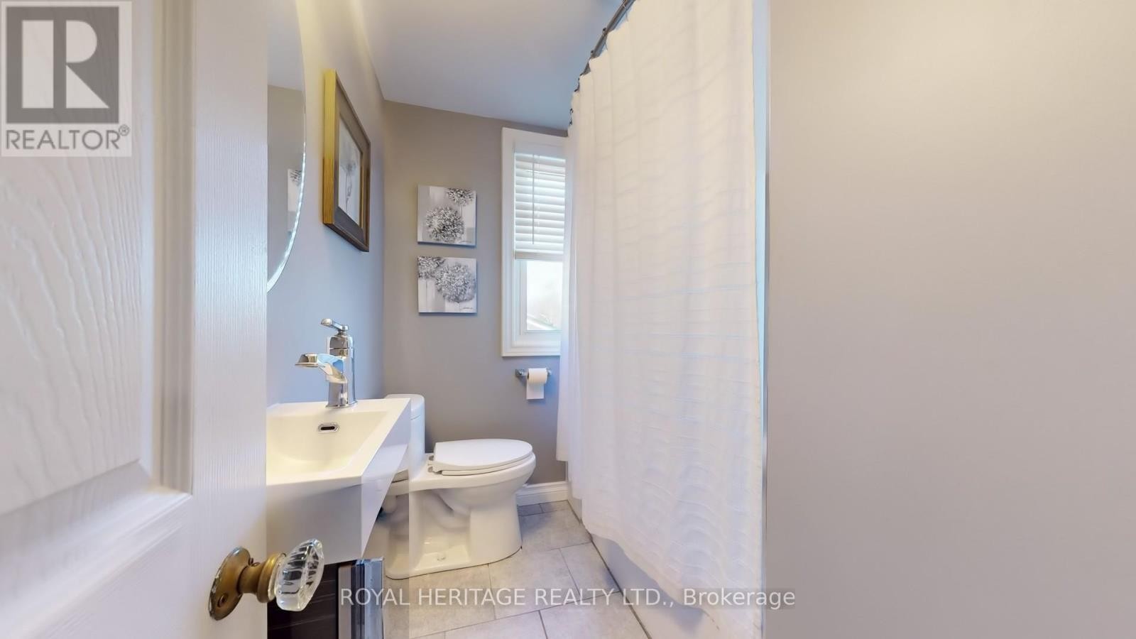












11 DURHAM STREET

,
Whitby (Brooklin),




Ontario
L1M1A5

