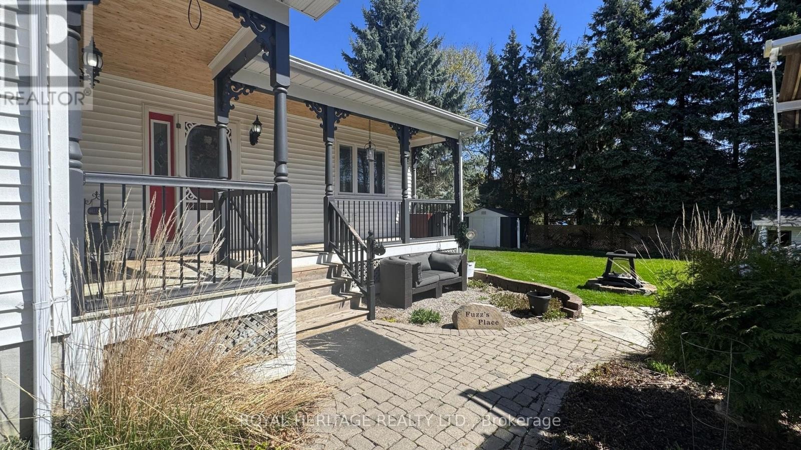












11 DURHAM STREET

,
Whitby (Brooklin),




Ontario
L1M1A5

