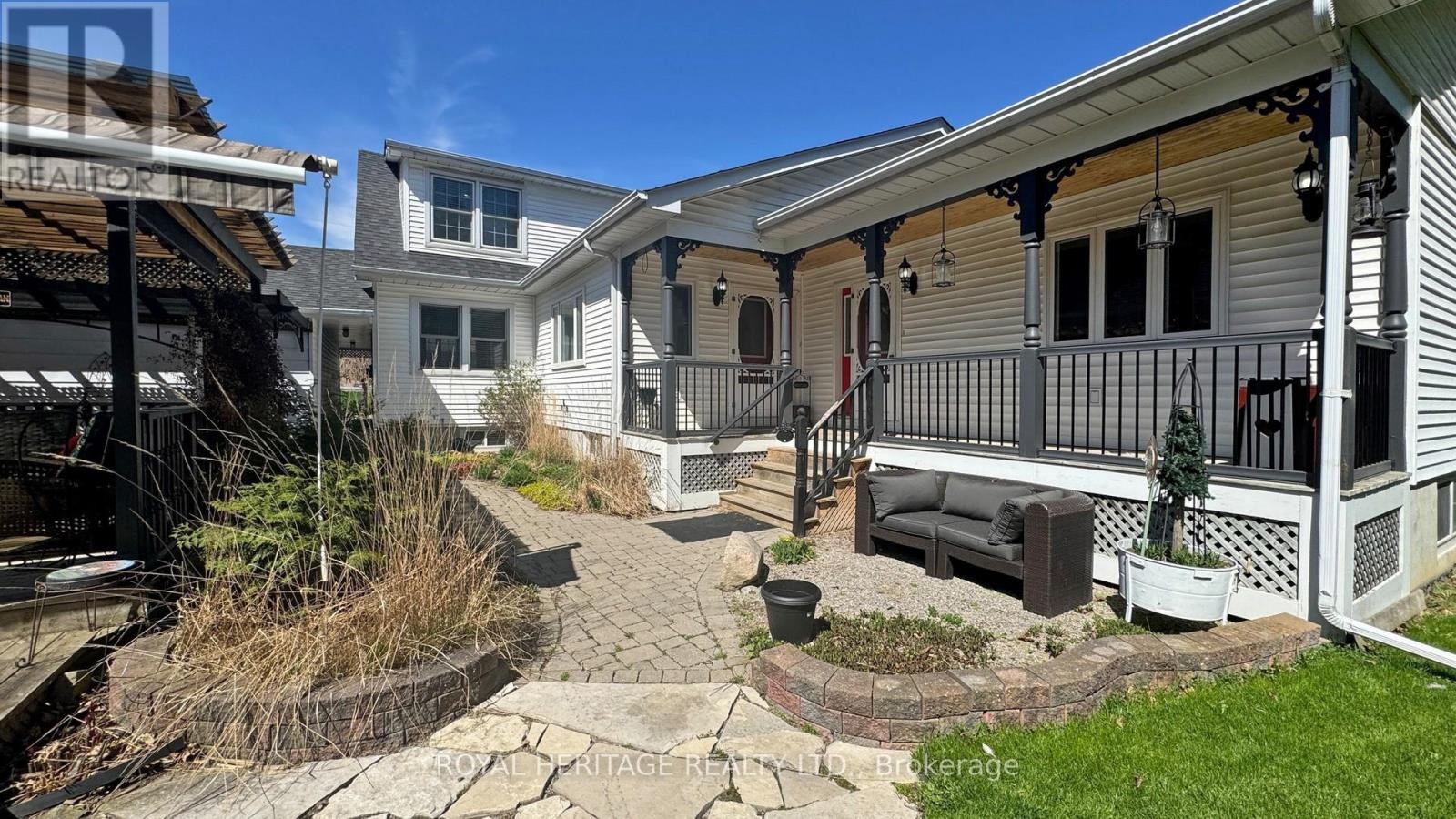 












11 DURHAM STREET

,
Whitby (Brooklin),




Ontario
L1M1A5

