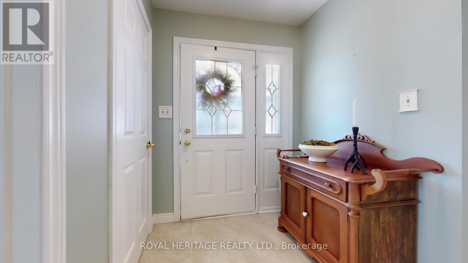 












11 DURHAM STREET

,
Whitby (Brooklin),




Ontario
L1M1A5

