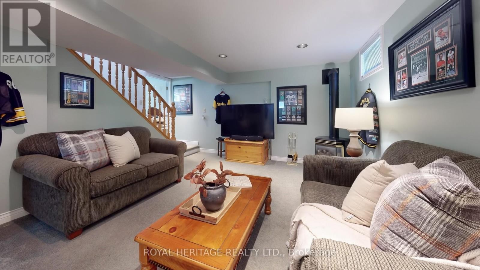












11 DURHAM STREET

,
Whitby (Brooklin),




Ontario
L1M1A5

