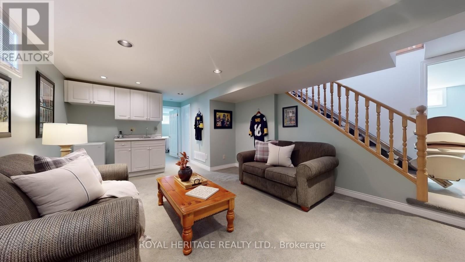 












11 DURHAM STREET

,
Whitby (Brooklin),




Ontario
L1M1A5

