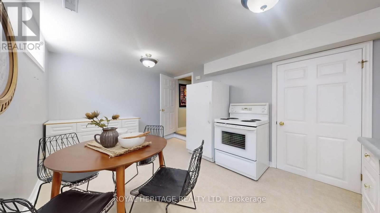 












11 DURHAM STREET

,
Whitby (Brooklin),




Ontario
L1M1A5

