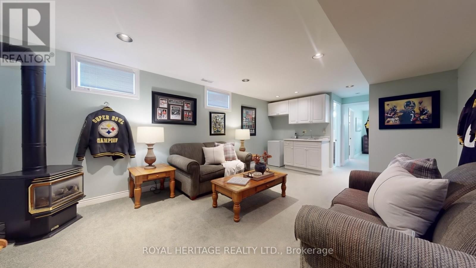 












11 DURHAM STREET

,
Whitby (Brooklin),




Ontario
L1M1A5


