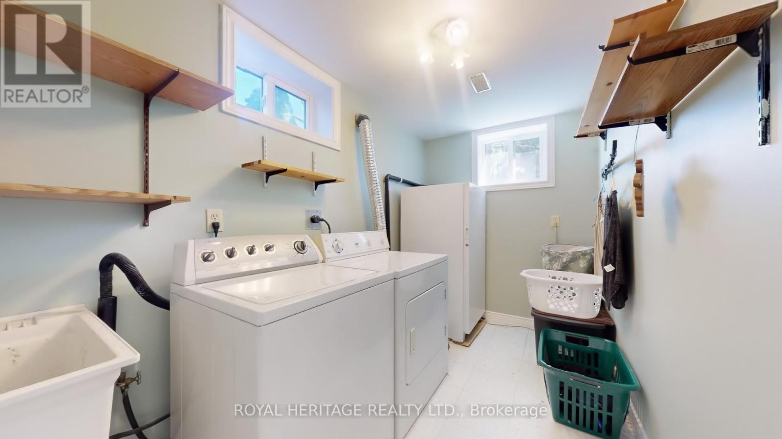 












11 DURHAM STREET

,
Whitby (Brooklin),




Ontario
L1M1A5

