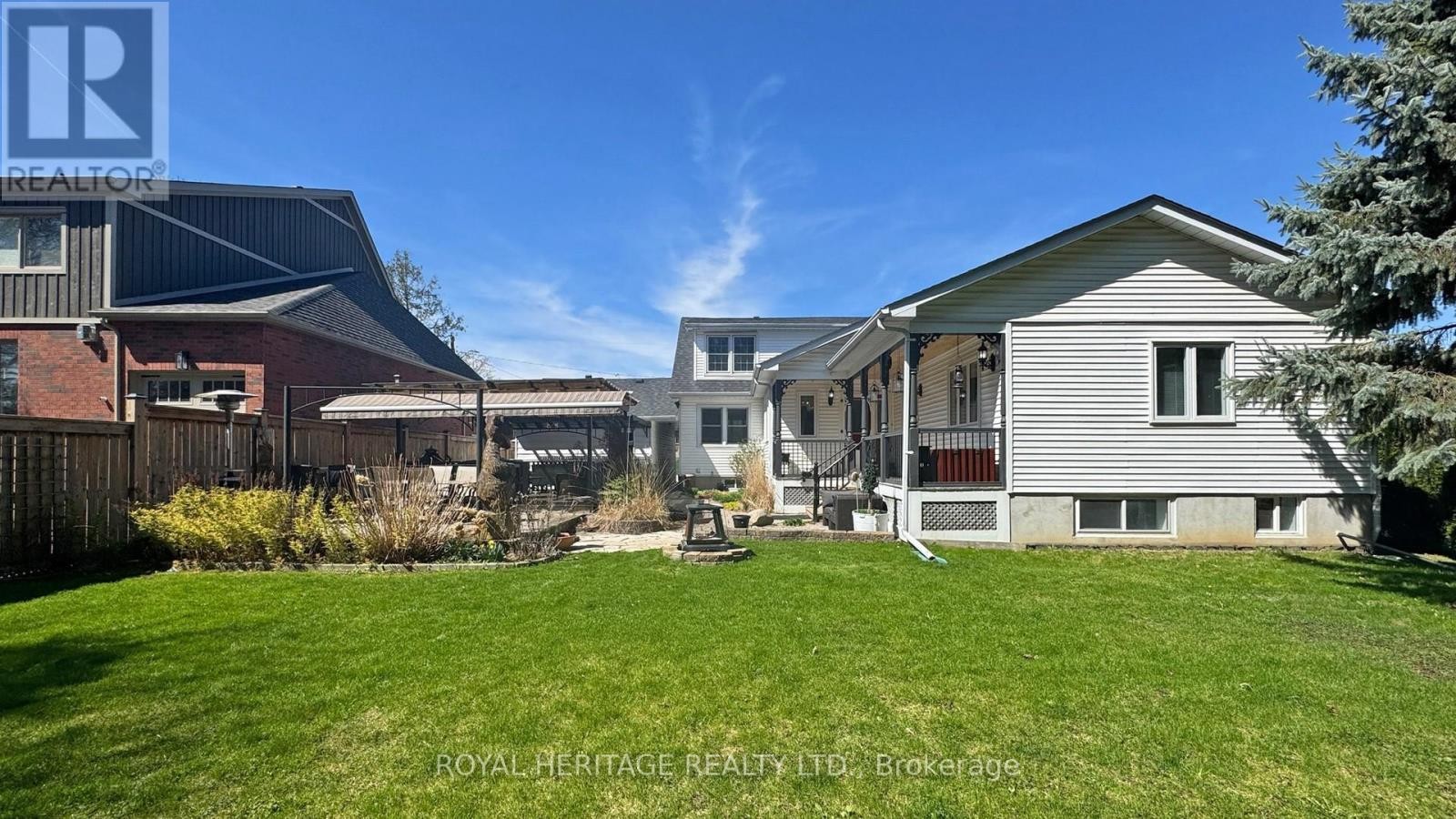 












11 DURHAM STREET

,
Whitby (Brooklin),




Ontario
L1M1A5

