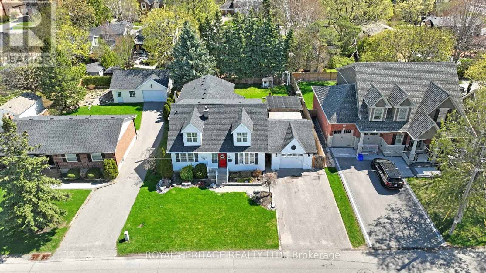 












11 DURHAM STREET

,
Whitby (Brooklin),




Ontario
L1M1A5

