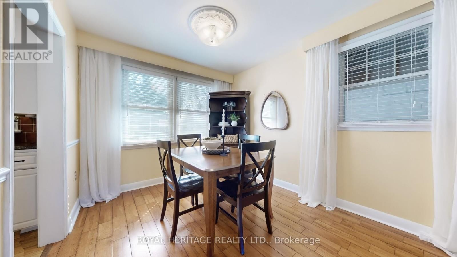 












11 DURHAM STREET

,
Whitby (Brooklin),




Ontario
L1M1A5

