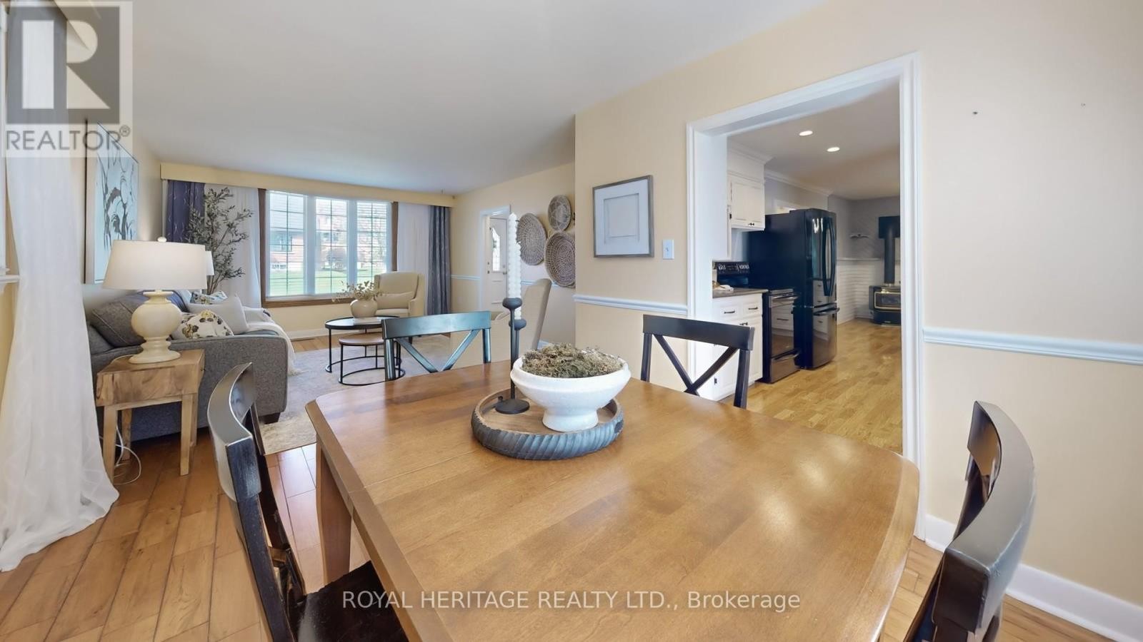 












11 DURHAM STREET

,
Whitby (Brooklin),




Ontario
L1M1A5

