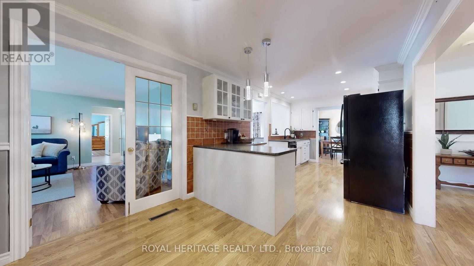 












11 DURHAM STREET

,
Whitby (Brooklin),




Ontario
L1M1A5

