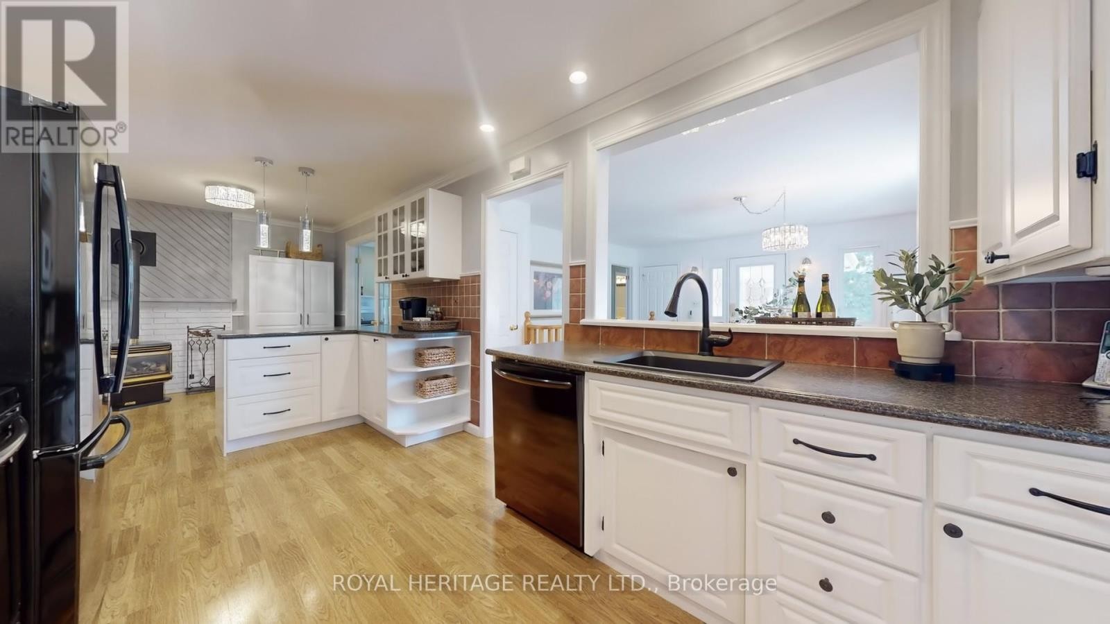 












11 DURHAM STREET

,
Whitby (Brooklin),




Ontario
L1M1A5

