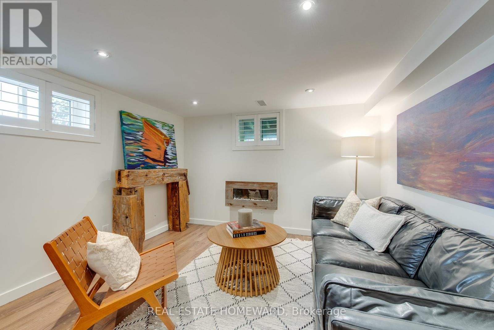 












52 HAREWOOD AVENUE

,
Toronto (Cliffcrest),




Ontario
M1M2R3

