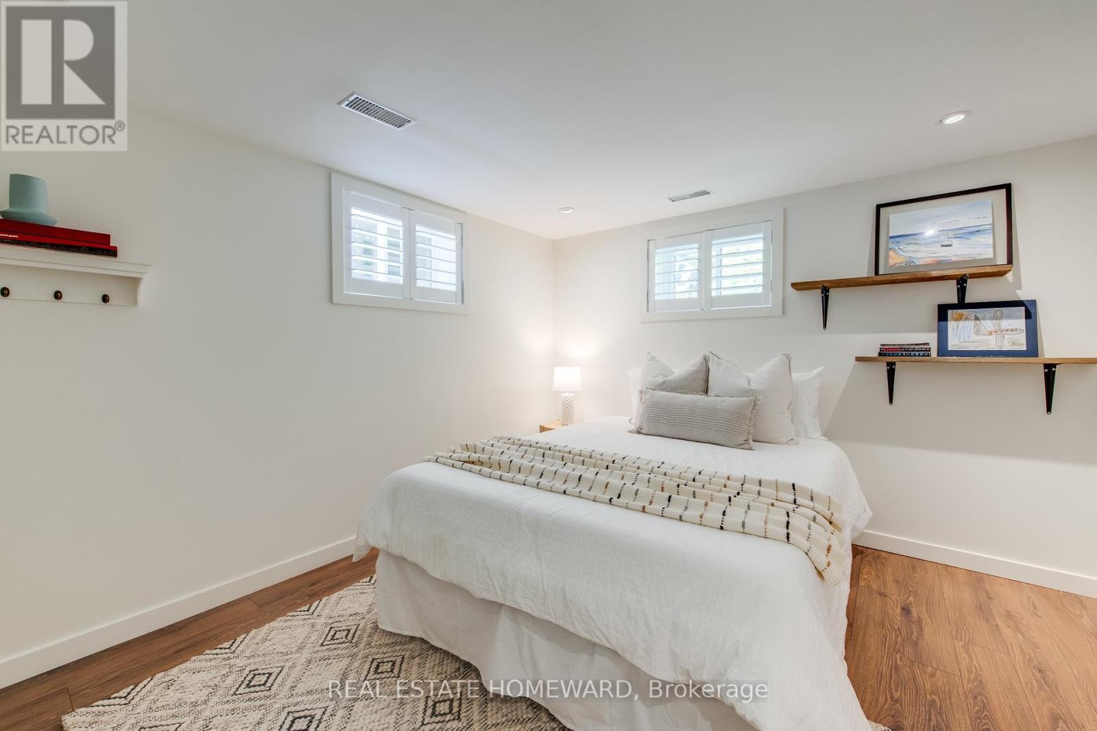 












52 HAREWOOD AVENUE

,
Toronto (Cliffcrest),




Ontario
M1M2R3


