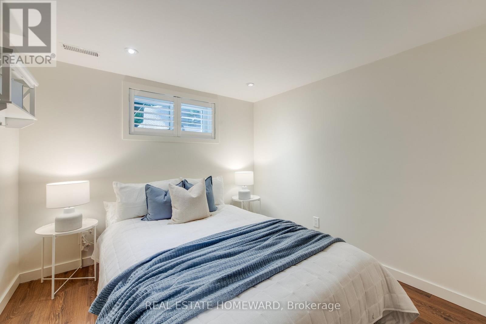 












52 HAREWOOD AVENUE

,
Toronto (Cliffcrest),




Ontario
M1M2R3

