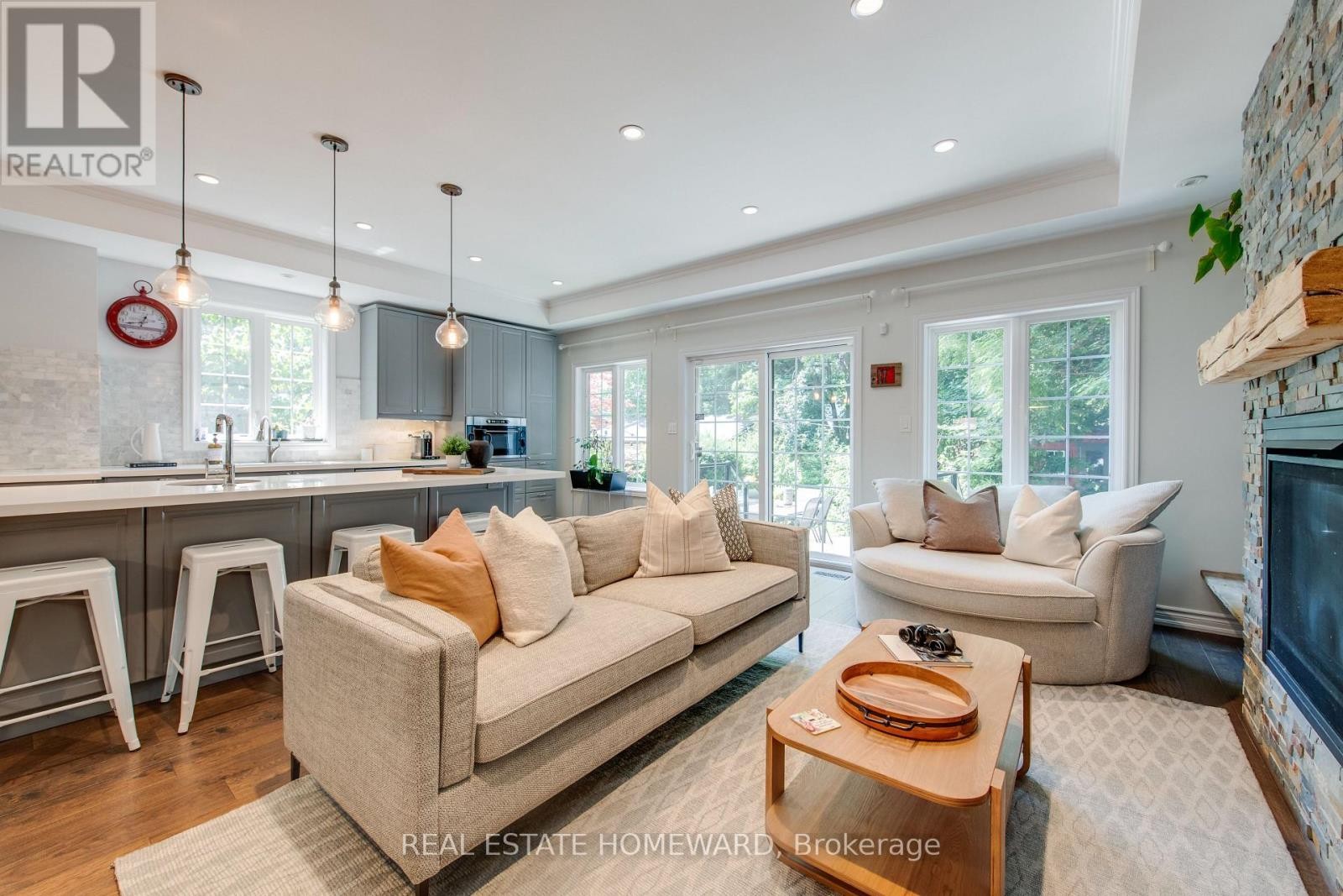 












52 HAREWOOD AVENUE

,
Toronto (Cliffcrest),




Ontario
M1M2R3

