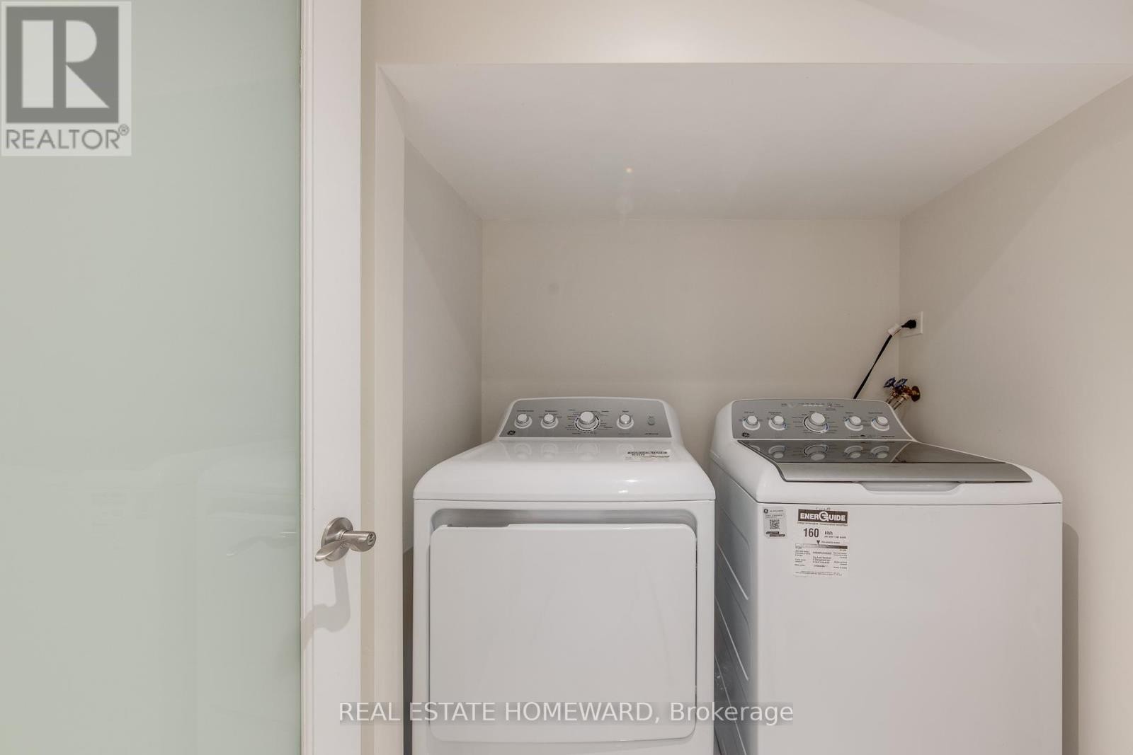 












52 HAREWOOD AVENUE

,
Toronto (Cliffcrest),




Ontario
M1M2R3

