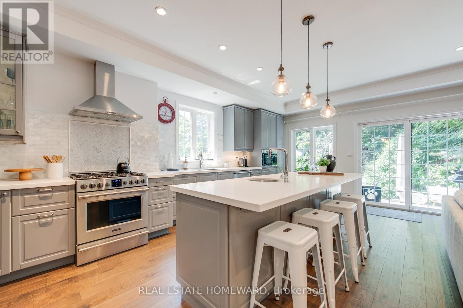 












52 HAREWOOD AVENUE

,
Toronto (Cliffcrest),




Ontario
M1M2R3

