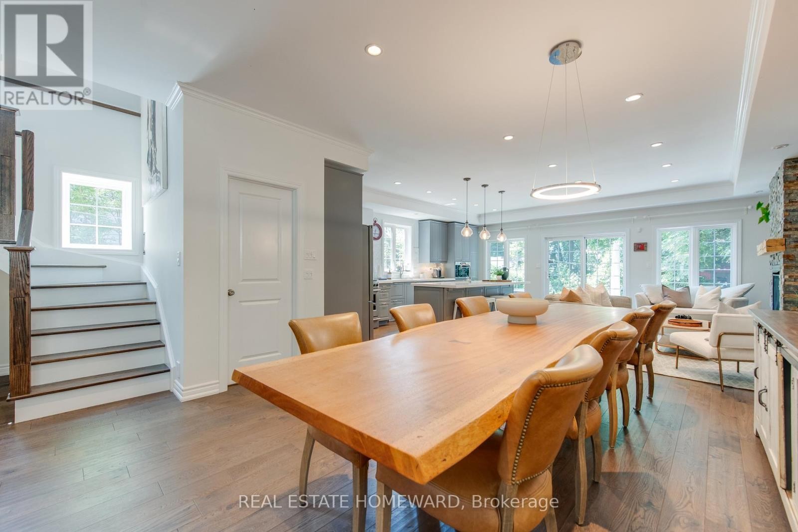 












52 HAREWOOD AVENUE

,
Toronto (Cliffcrest),




Ontario
M1M2R3

