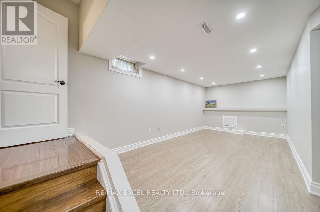 












1619 AMBERLEA ROAD

,
Pickering (Amberlea),




Ontario
L1V5P3

