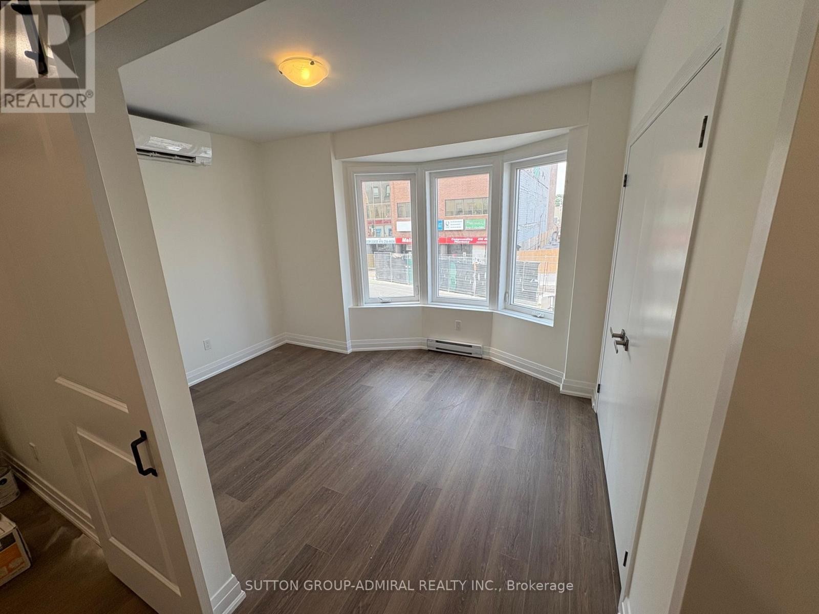 












2B - 673 DANFORTH AVENUE

,
Toronto (Blake-Jones),




Ontario
M4J1L2

