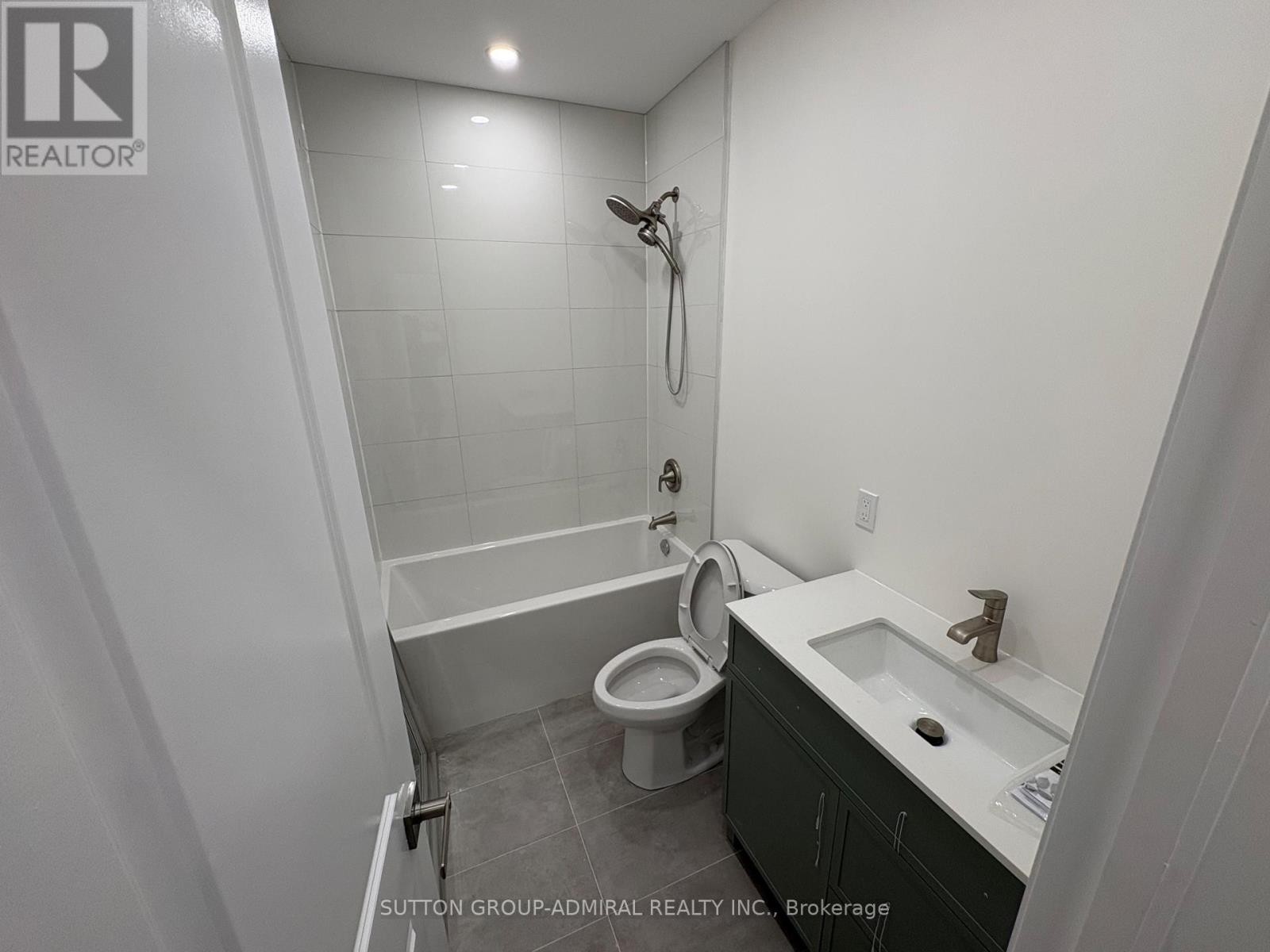 












2B - 673 DANFORTH AVENUE

,
Toronto (Blake-Jones),




Ontario
M4J1L2

