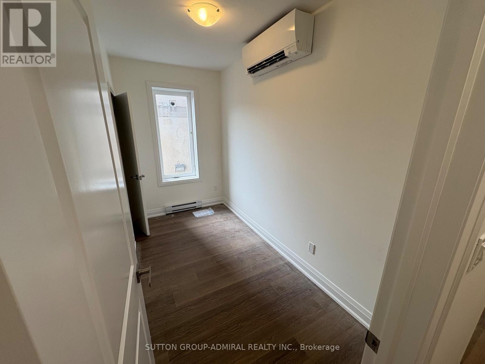 












2B - 673 DANFORTH AVENUE

,
Toronto (Blake-Jones),




Ontario
M4J1L2

