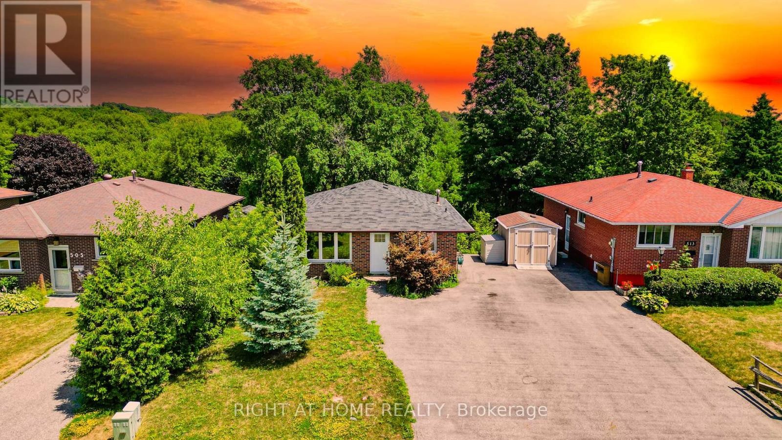 












509 TENNYSON COURT

,
Oshawa (Donevan),




Ontario
L1H3K8

