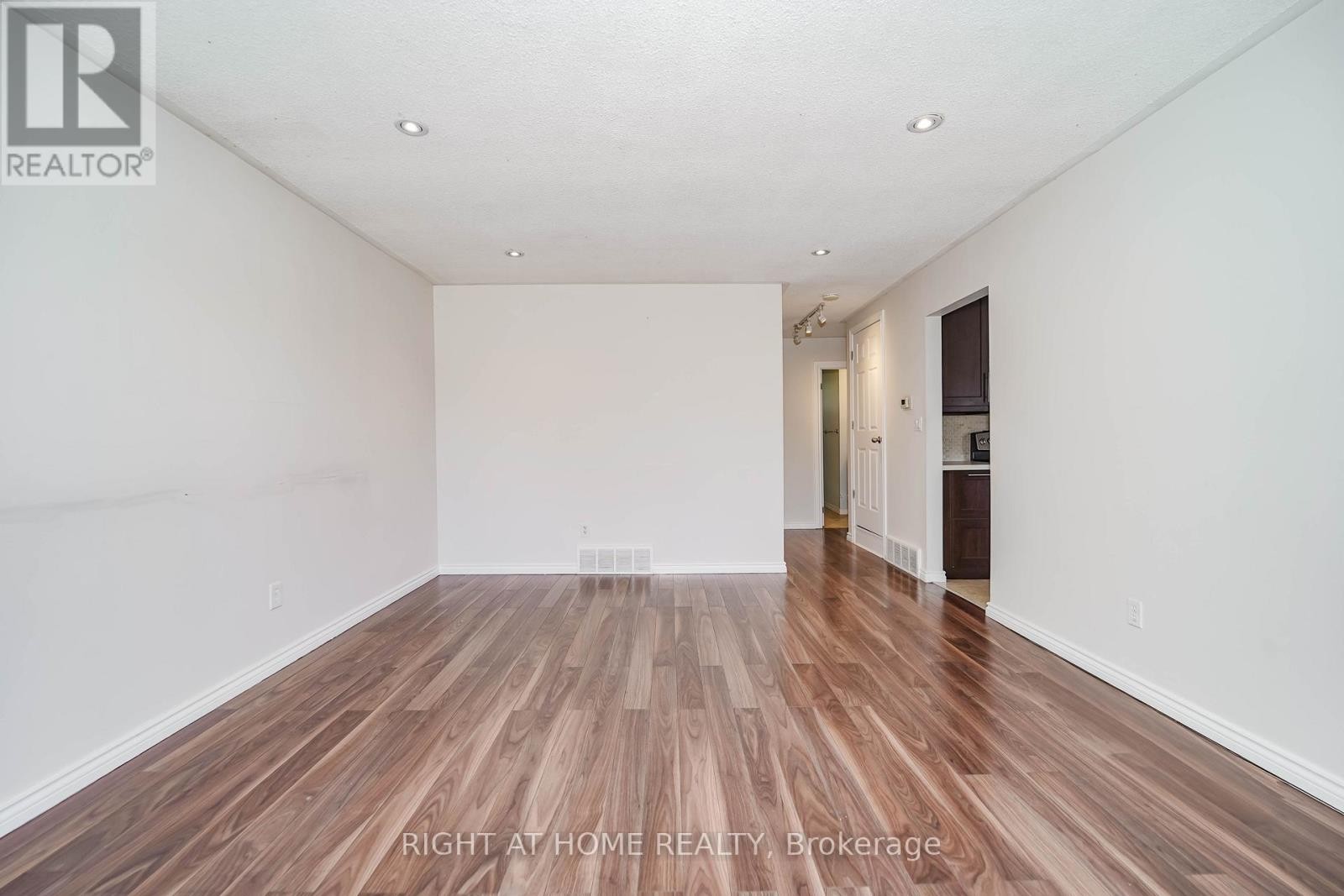 












509 TENNYSON COURT

,
Oshawa (Donevan),




Ontario
L1H3K8

