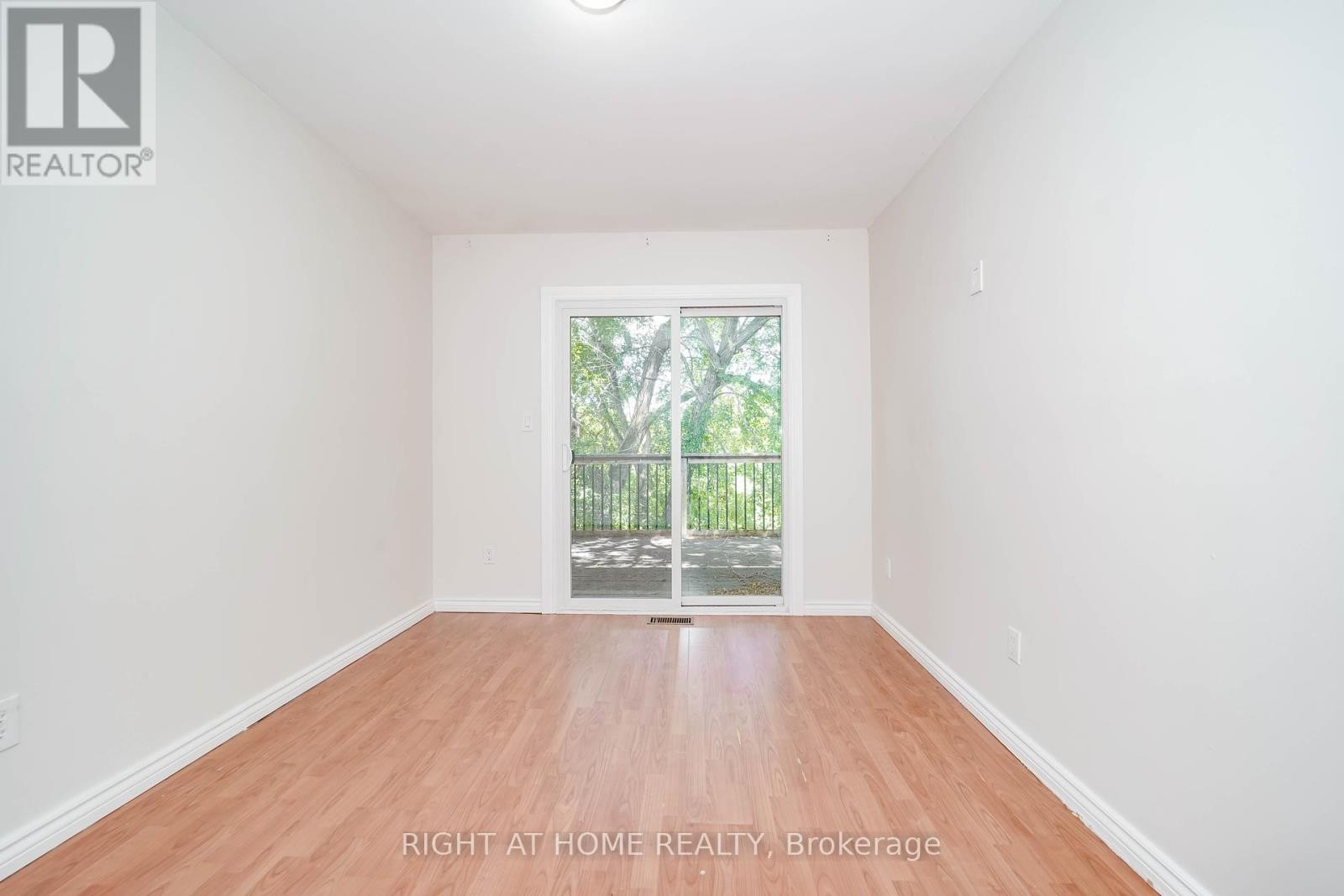 












509 TENNYSON COURT

,
Oshawa (Donevan),




Ontario
L1H3K8

