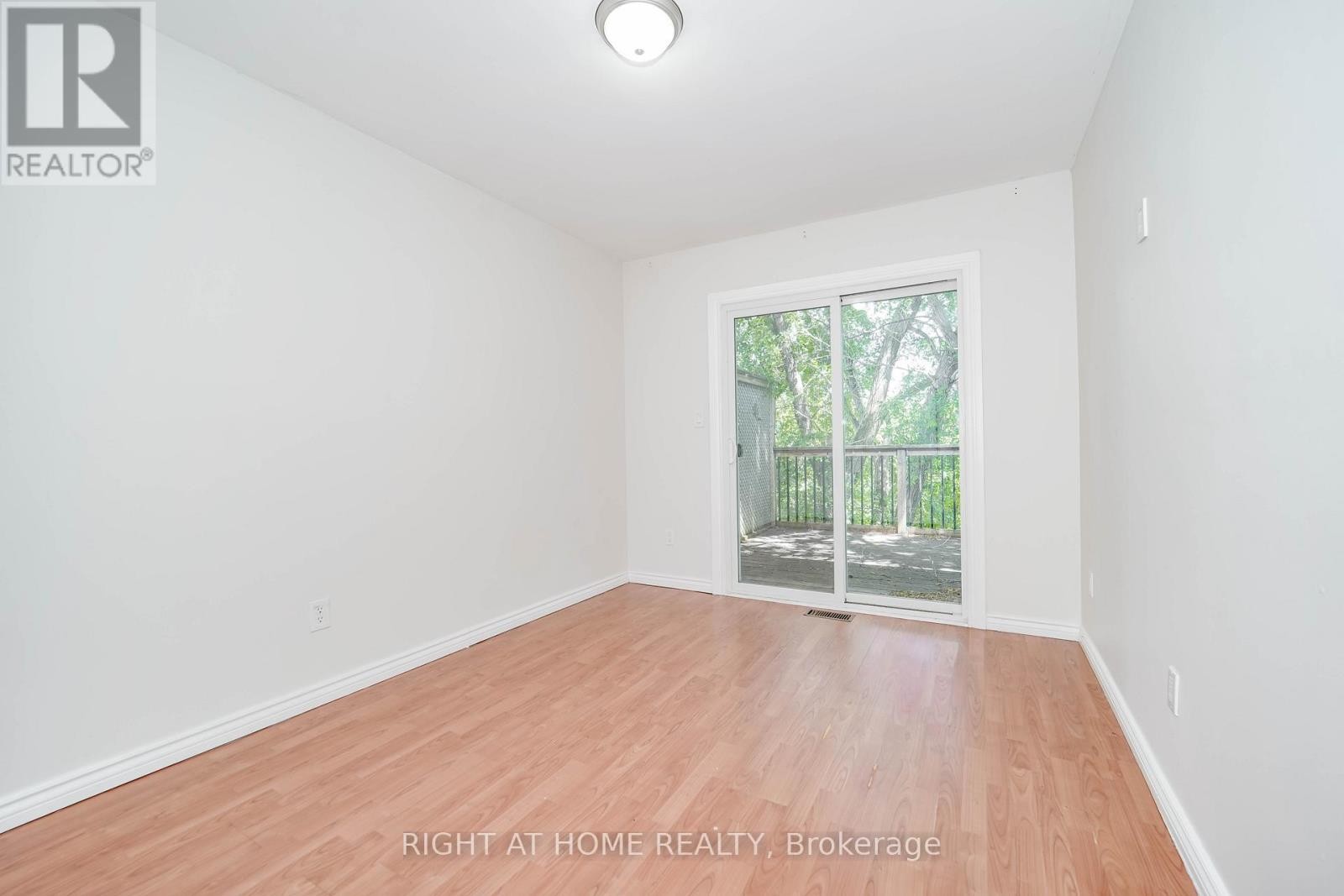 












509 TENNYSON COURT

,
Oshawa (Donevan),




Ontario
L1H3K8

