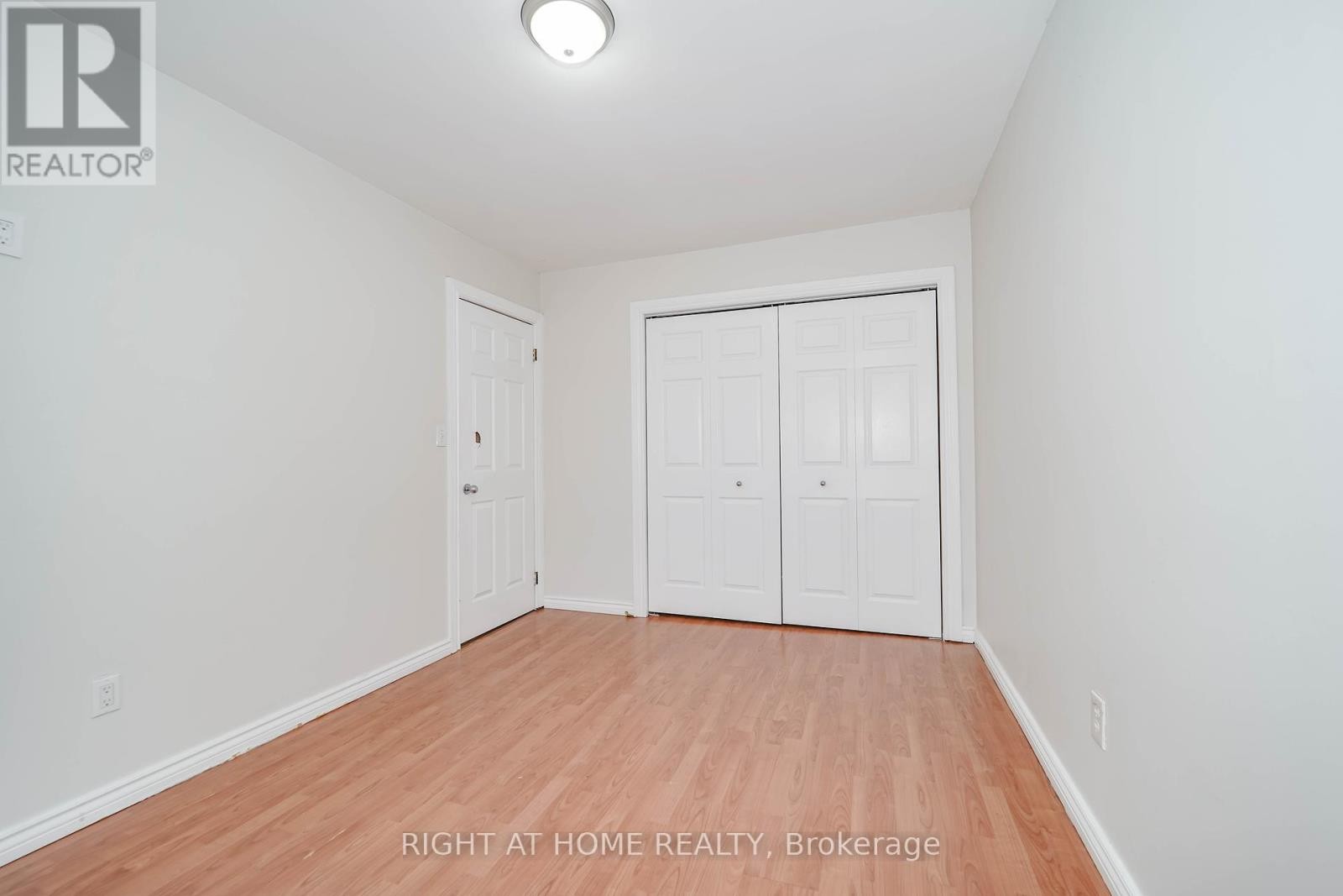 












509 TENNYSON COURT

,
Oshawa (Donevan),




Ontario
L1H3K8

