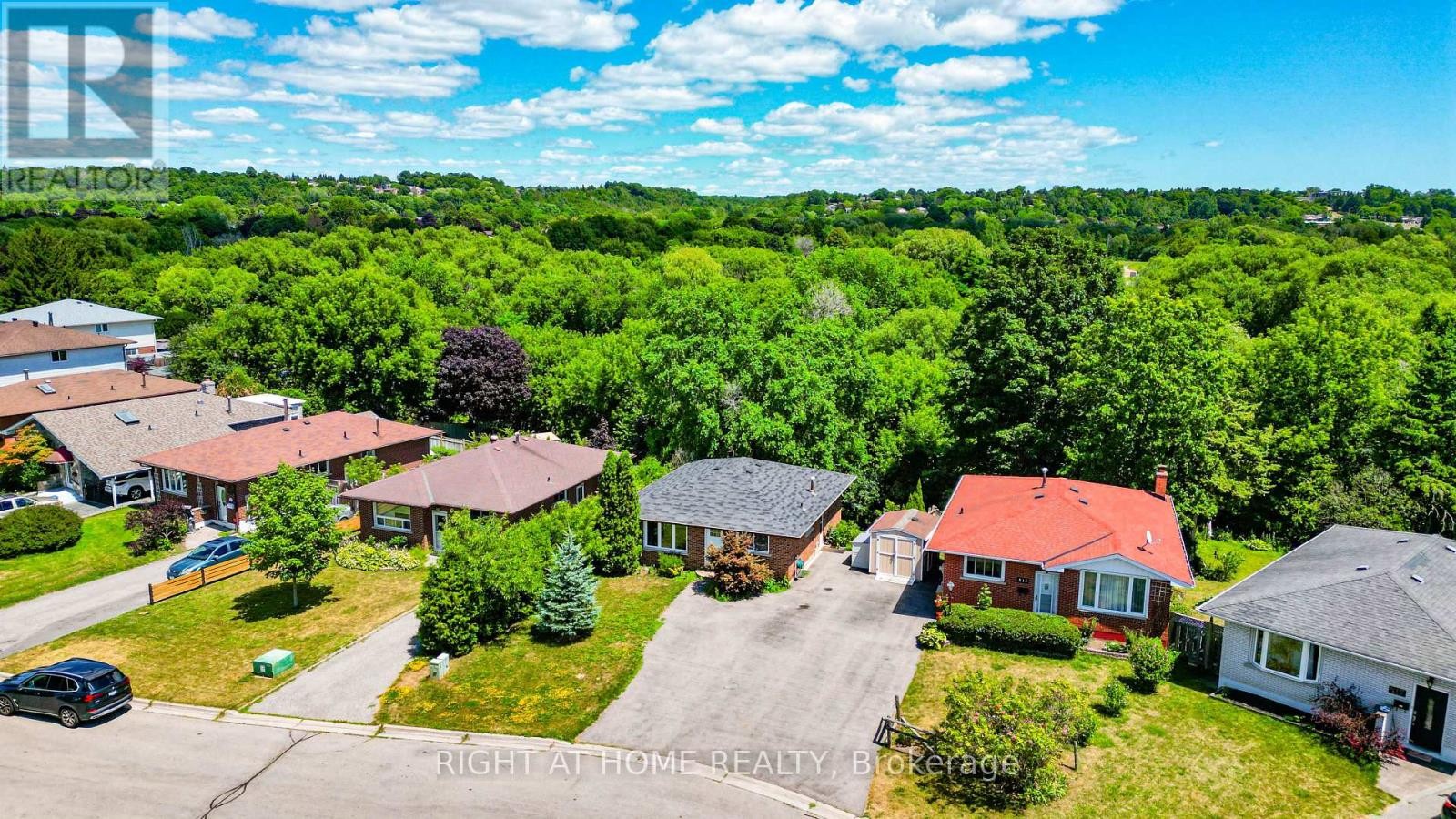 












509 TENNYSON COURT

,
Oshawa (Donevan),




Ontario
L1H3K8

