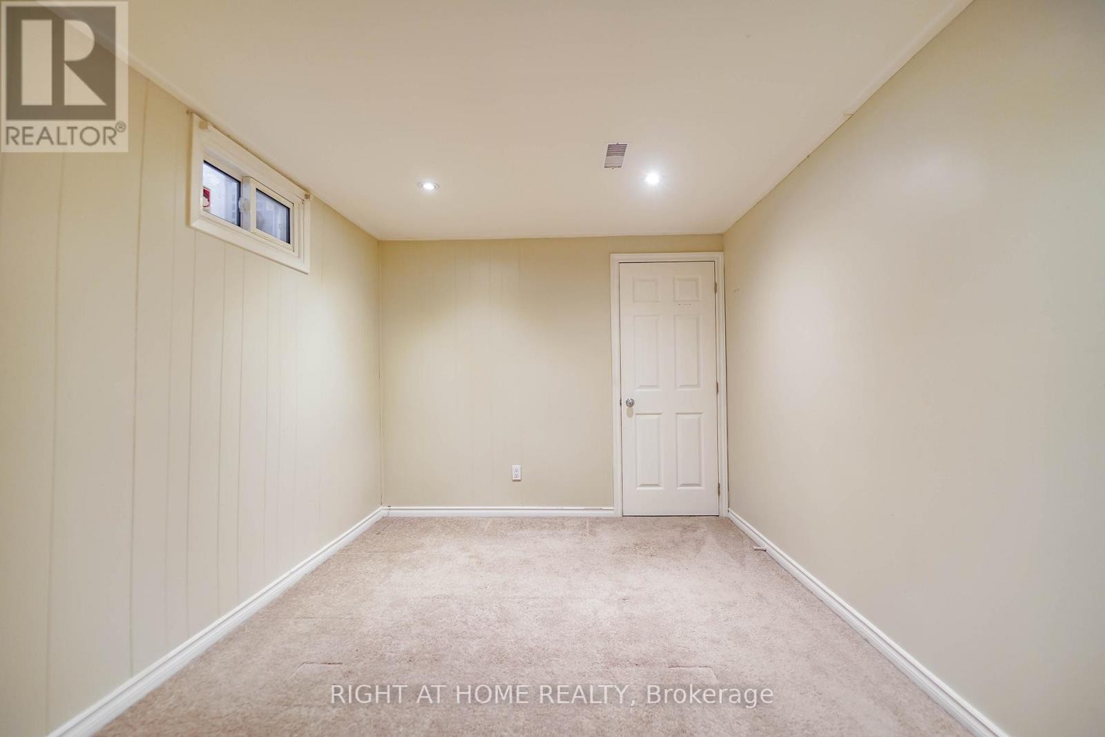 












509 TENNYSON COURT

,
Oshawa (Donevan),




Ontario
L1H3K8

