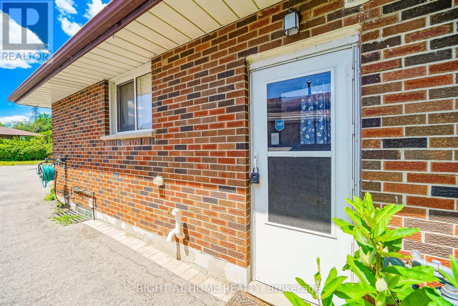 












509 TENNYSON COURT

,
Oshawa (Donevan),




Ontario
L1H3K8

