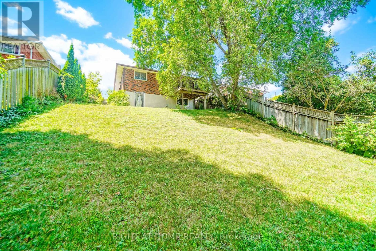 












509 TENNYSON COURT

,
Oshawa (Donevan),




Ontario
L1H3K8

